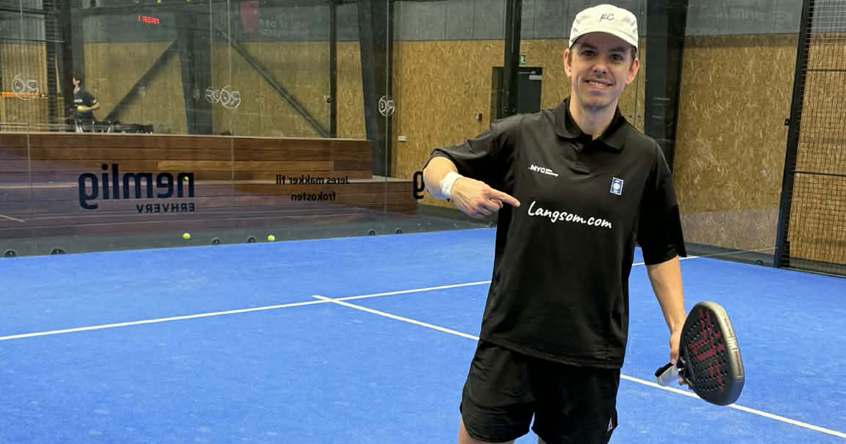 Marc Møller i langsom.com-trøjen